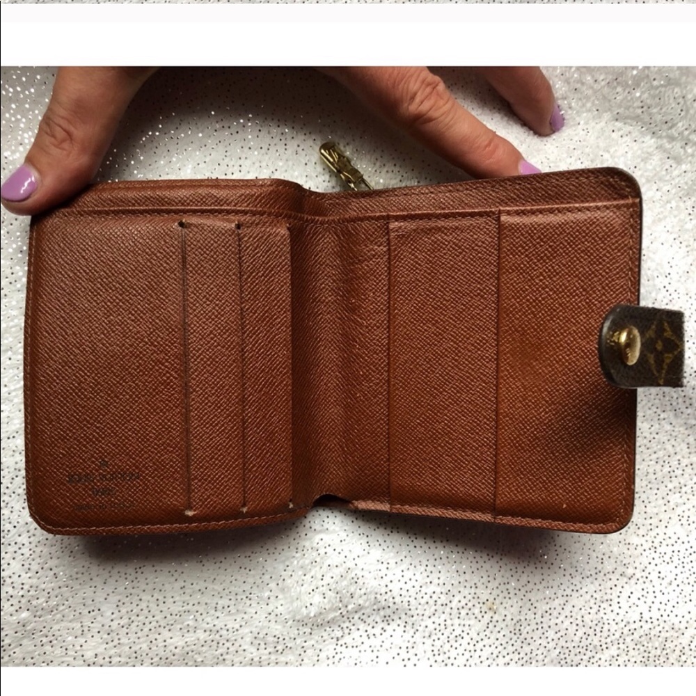 Louis Vuitton Monogram Compact Wallet - Vintage - Picture 3 of 8